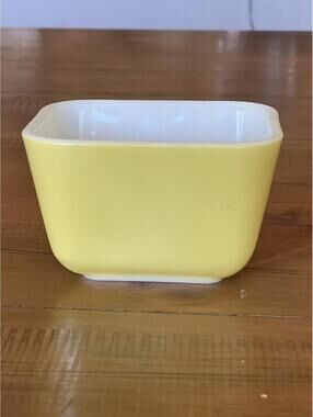 Vintage Pyrex 501B 1 1/2 c Rectangle Refrigerator Dish Yellow